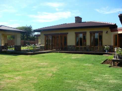 Big family house for sale in LEEUWFONTEIN SECURITY ESTATES