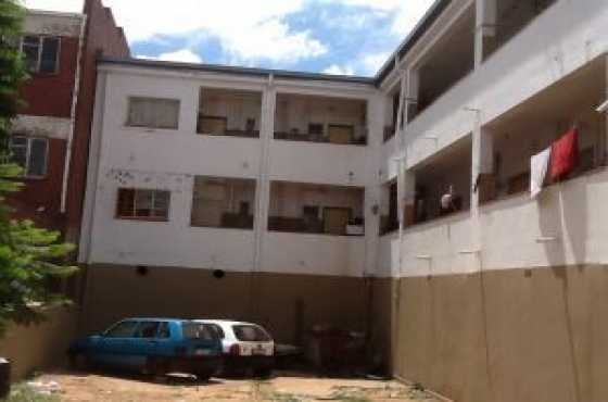 Big flat for sale in Pta North with 16 bachelors