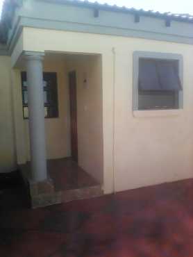 big rooms in Orlando east an Braamfiaher phase 4 they have own bathrooms