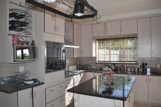 Big Spacious  House With Stunning Kitchen Granite Top