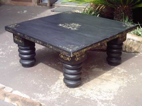 Black and Gold Bulky Pine Coffee Table (1000x1000x450)