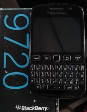 Black BlackBerry 9720 (pouch amp cover included)