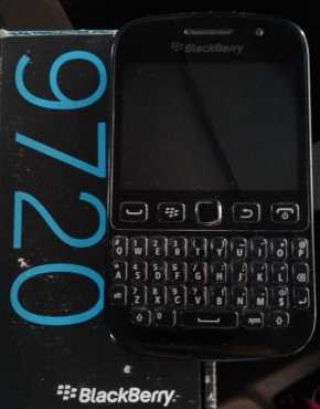 Black BlackBerry 9720 (pouch included)