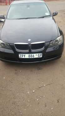 Black BMW 320 i Manual 2008 model