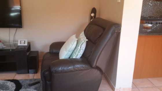 Black Leather Grafton Everest Couches For Sale