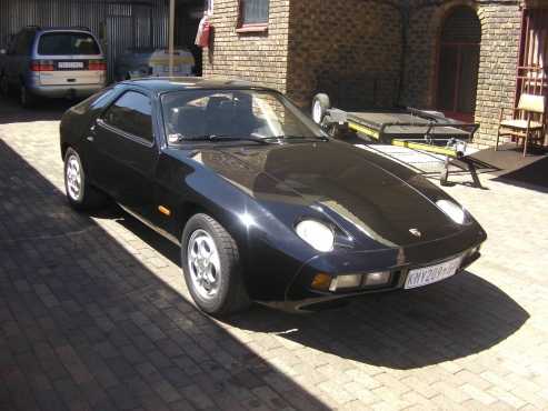 Black Porsche 928
