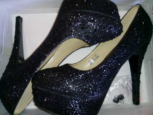 Black stilettos Size 8 for sale