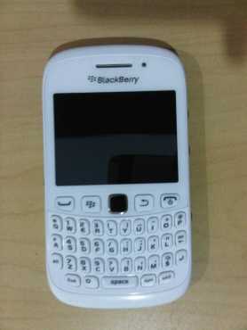 Blackberry 9320 white phone