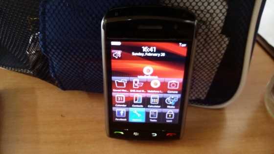 blackberry 9500 touch screen very good condition with box