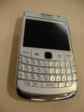 Blackberry Bold 9700 White