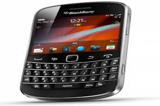 Blackberry Bold 9900 smartphone in good condition
