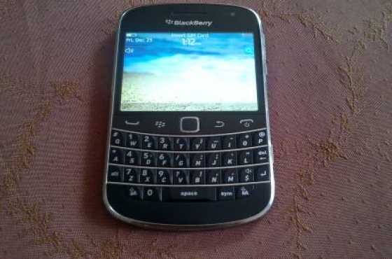 Blackberry Bold 9900 Very neat no scratches
