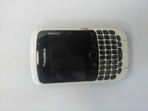 Blackberry curve 8520 white and black in color .