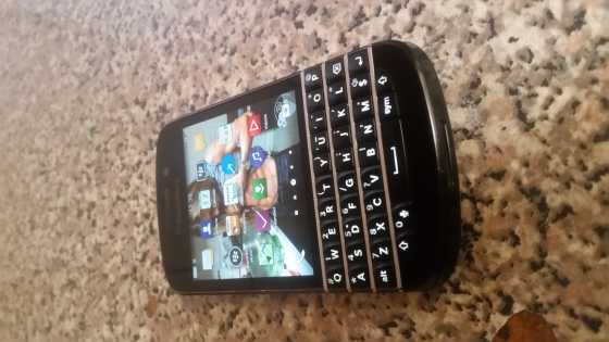 Blackberry Q10 for sale in excellent working condition
