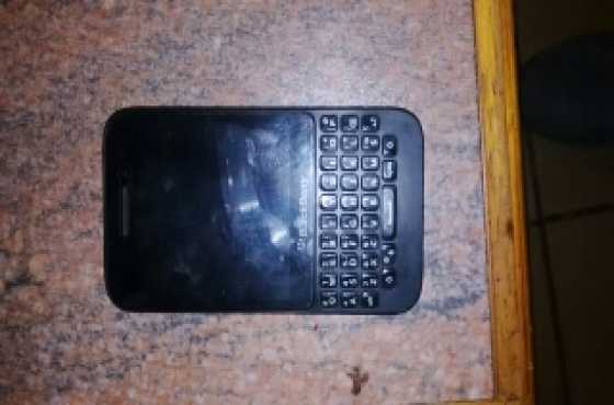 blackberry Q5 with box