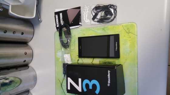 blackberry z3 like new