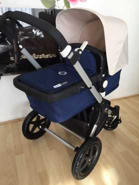 BlackOFF White with Navy Blue Cameleon 3 Carrycot and Maxi COsi Car seat Denim