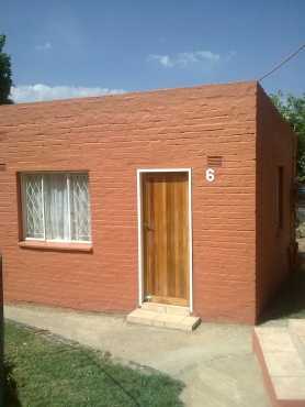 Blairgowrie, Randburg Studio Bachelor Cottage for rent