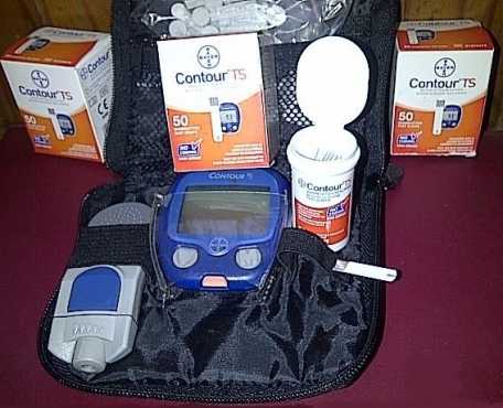 BLOOD GLUCOSE MONITOR