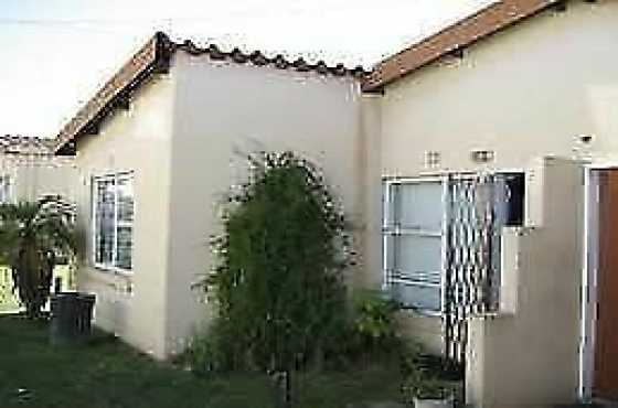 Bloubosrand 2bedroom garden simplex townhouse in complex with daycare and shop