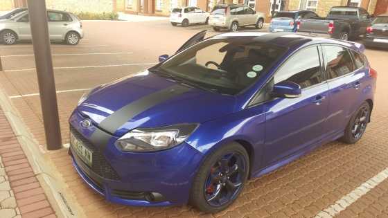 Blue Ford Focus ST 2013 Ecoboost Petrol