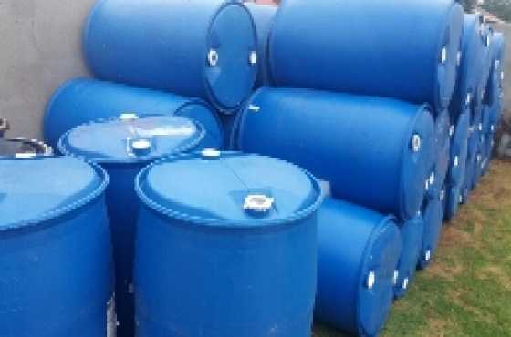 Blue plastic drums for sale in good condition