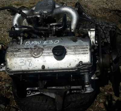 Bmw E30 318 engine and gearbox for sale R4500 cash