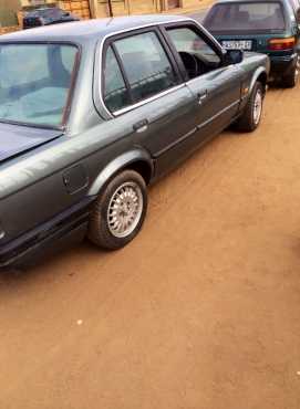 BMW E30 320 black bumper