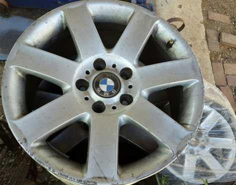 BMW  mags (2 sets) R1500 per