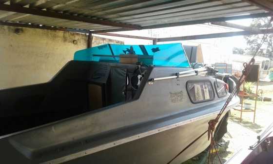 Boat, Cabin cruiser 85HP Sukuzi