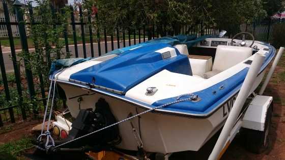 Boat inboard straight V6 engine b