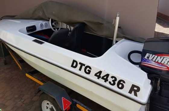 Boat with 65hp evinger motor