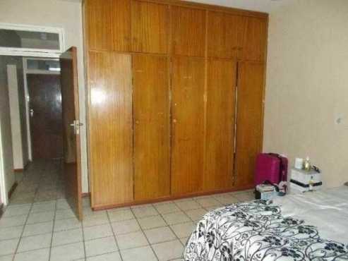 BOKSBURG open plan bachelor with separate bathroom and kitchen for R2360