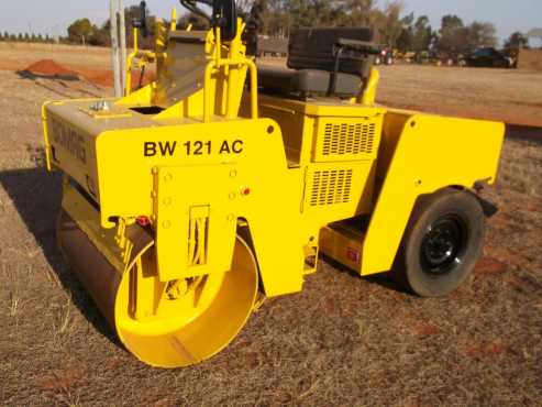 BOMAG 121AC ROLLER NEW ENGINE