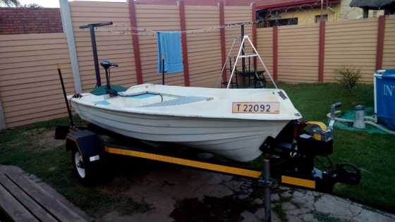 Boot met trailer en motor plus 2lifejacket