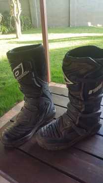 Boots size 11