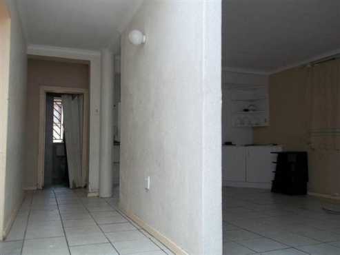 Booysens 2bedroomed duplex unit to let for R4100, garden, bathroom, kitchen, lounge