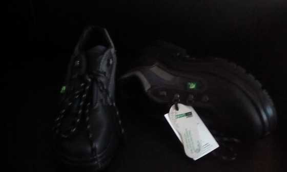 Bova safety shoe size 7