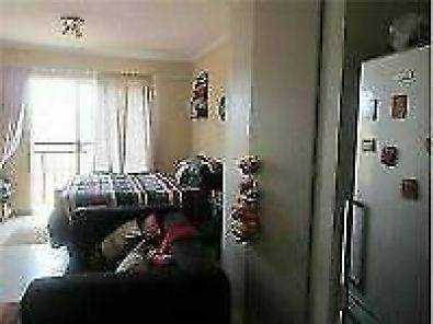 Braamfontein open plan bachelor flat to let