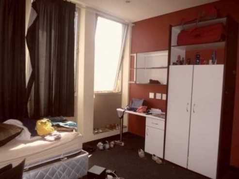 Braamfontein open plan bachelor flat to let on De Korte R3365.45