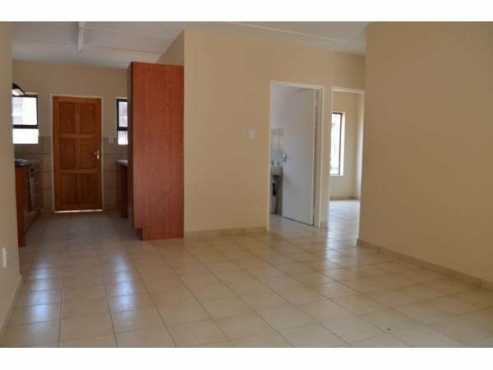 BRAMLEY. 2 bedrooms, bathroom, kitchen, lounge flat, 1 parking. Avail  R5800 pm