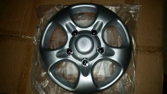 Brand new 16quot SUV rims and wheel caps for sale. (Mahindra Scorpio wheel caps)