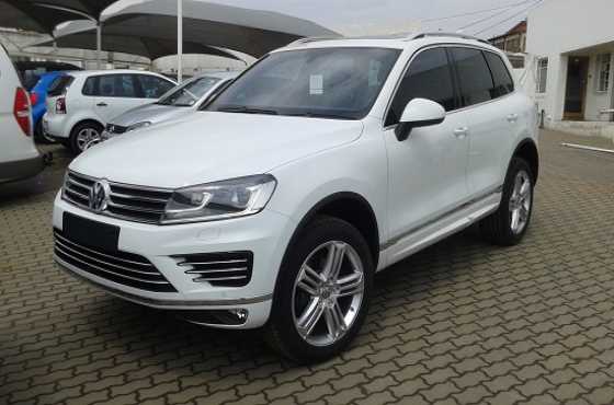 BRAND NEW 2016 VW Touareg TDI Luxury R-Line  Air suspension - P1289