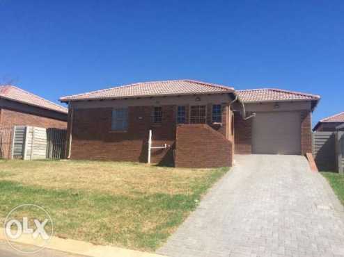 Brand new 3 bedroom house to rent in olievenhoutbosch