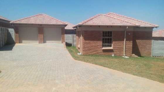 Brand new 3 bedroom house to rent in Thatch Field