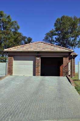 Brand new 3 bedroom to rent in Thatchfield