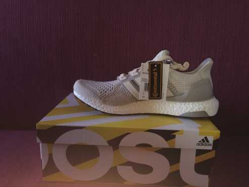 Brand New Adidas Ultra boost quotfriends and familyquotoff white