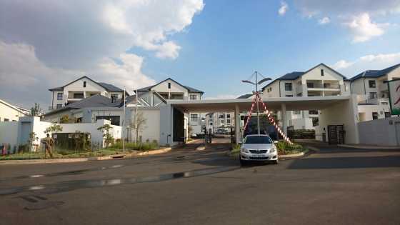 Brand new and modern 2 bed, 2 bath unit in a secure complex in Greenstone Hill
