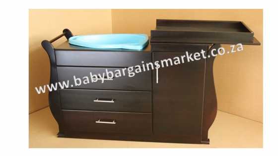 Brand New Burgundy Sleigh Bath Compactum