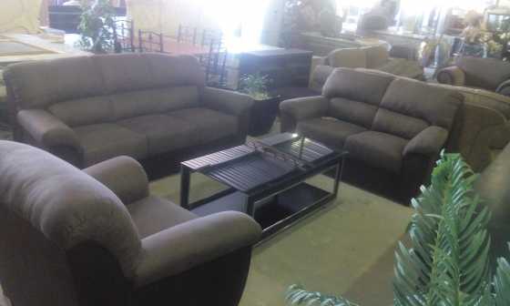 Brand new gomma gomma lounge suite, includes the coffee table